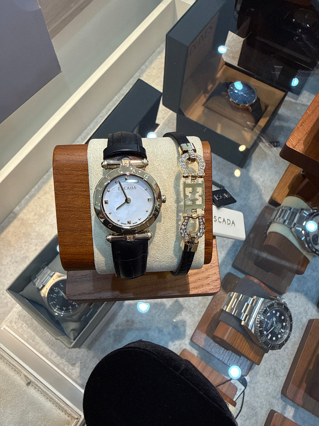 Escada ladies watch & bracelet black/gold