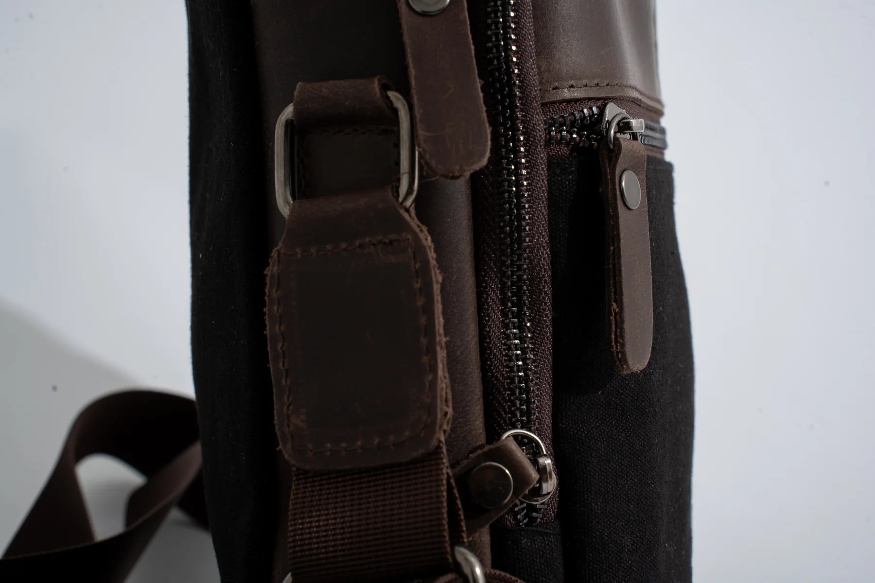 JOOBRAN MULTI-POCKET SHOULDER BAG - BLACK