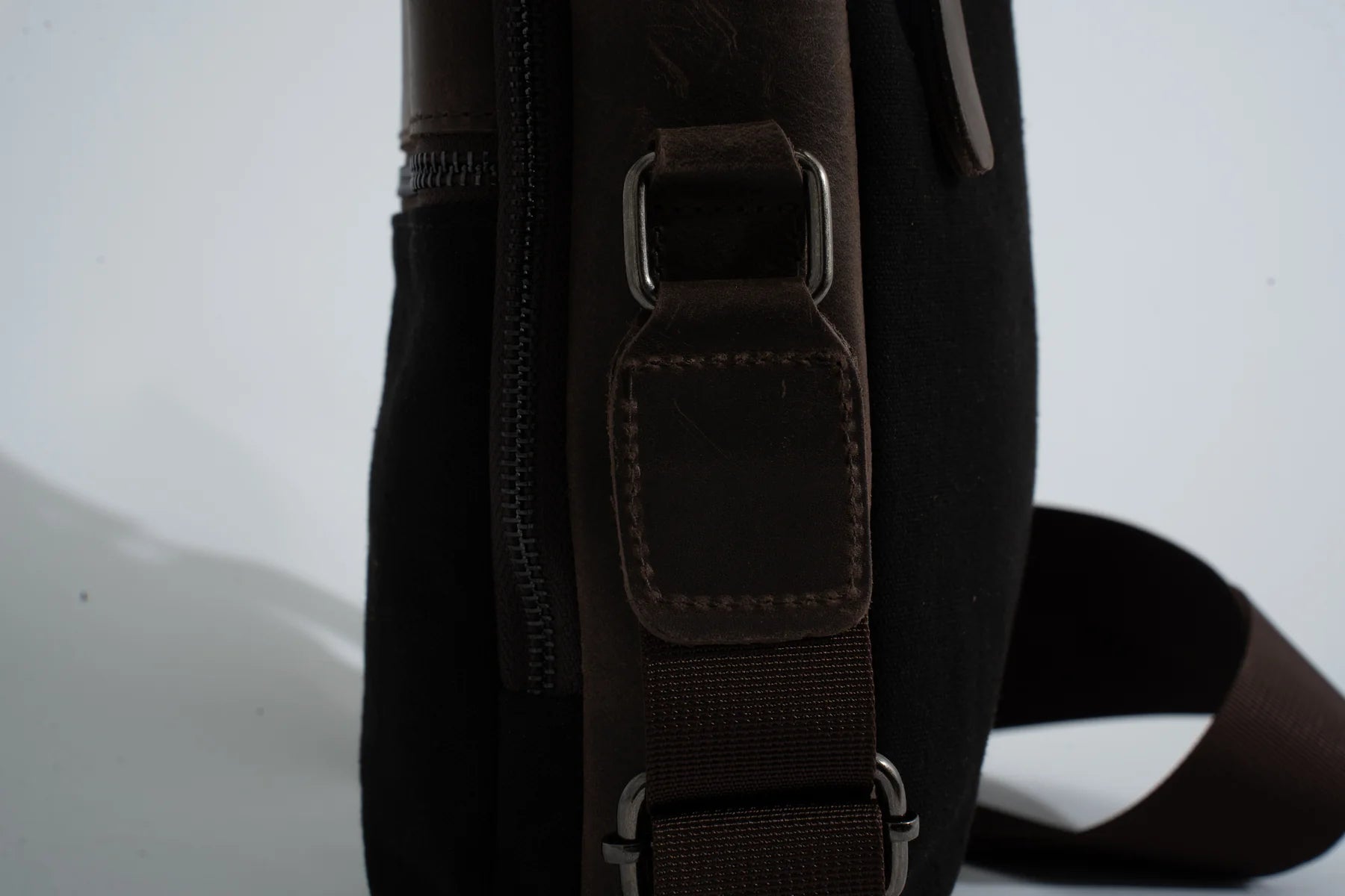 JOOBRAN MULTI-POCKET SHOULDER BAG - BLACK
