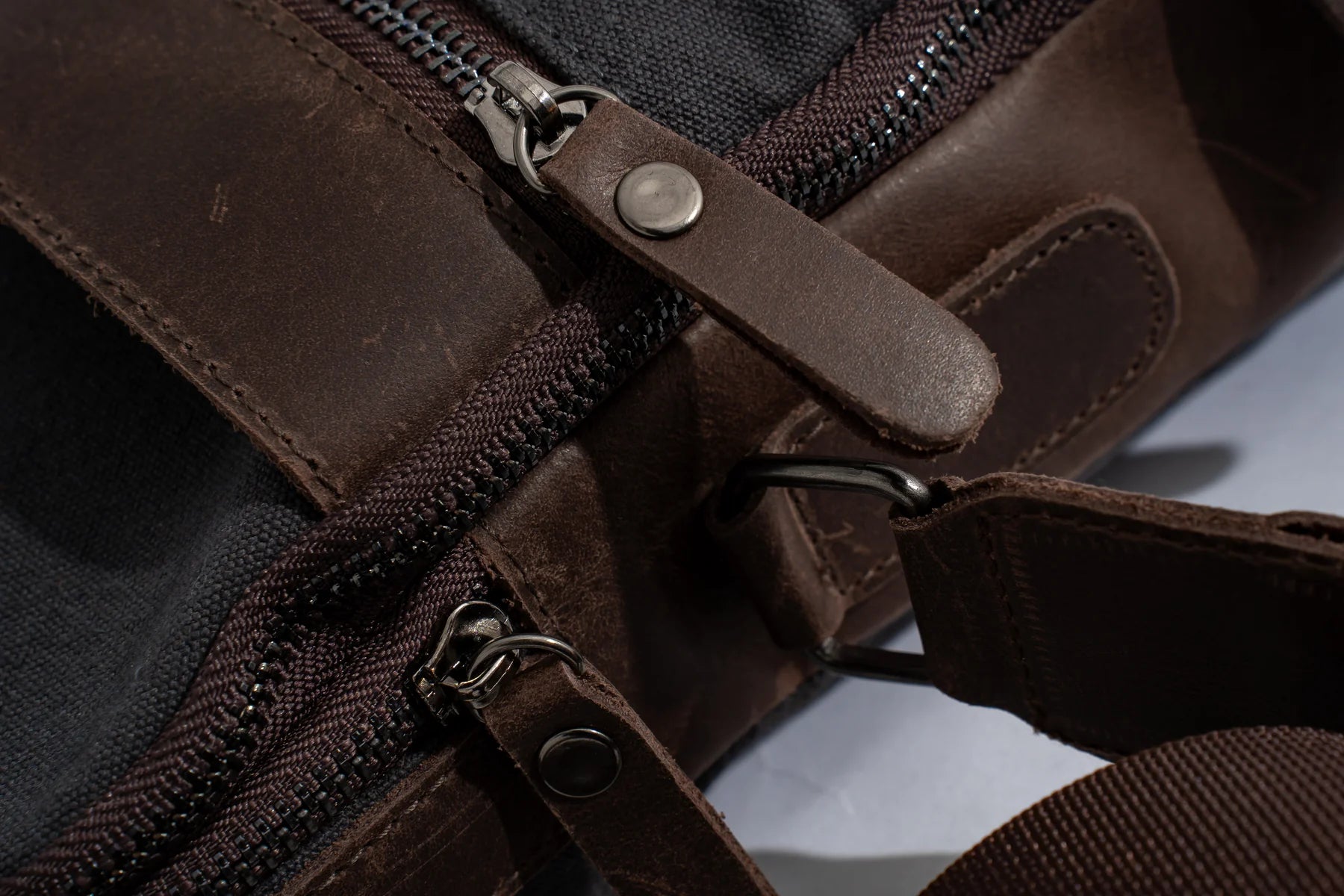 JOOBRAN MULTI-POCKET SHOULDER BAG - DARK GRAY