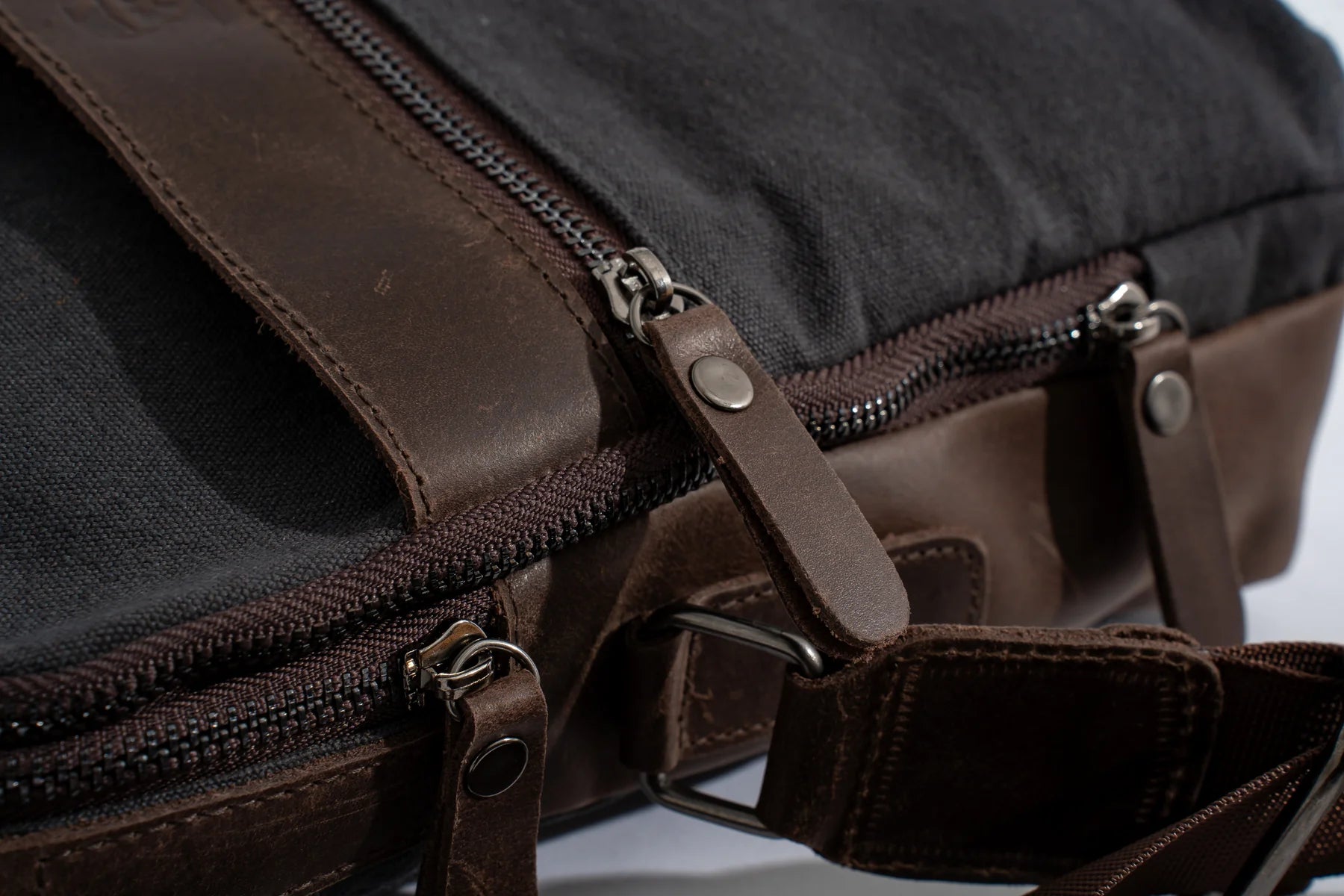 JOOBRAN MULTI-POCKET SHOULDER BAG - DARK GRAY