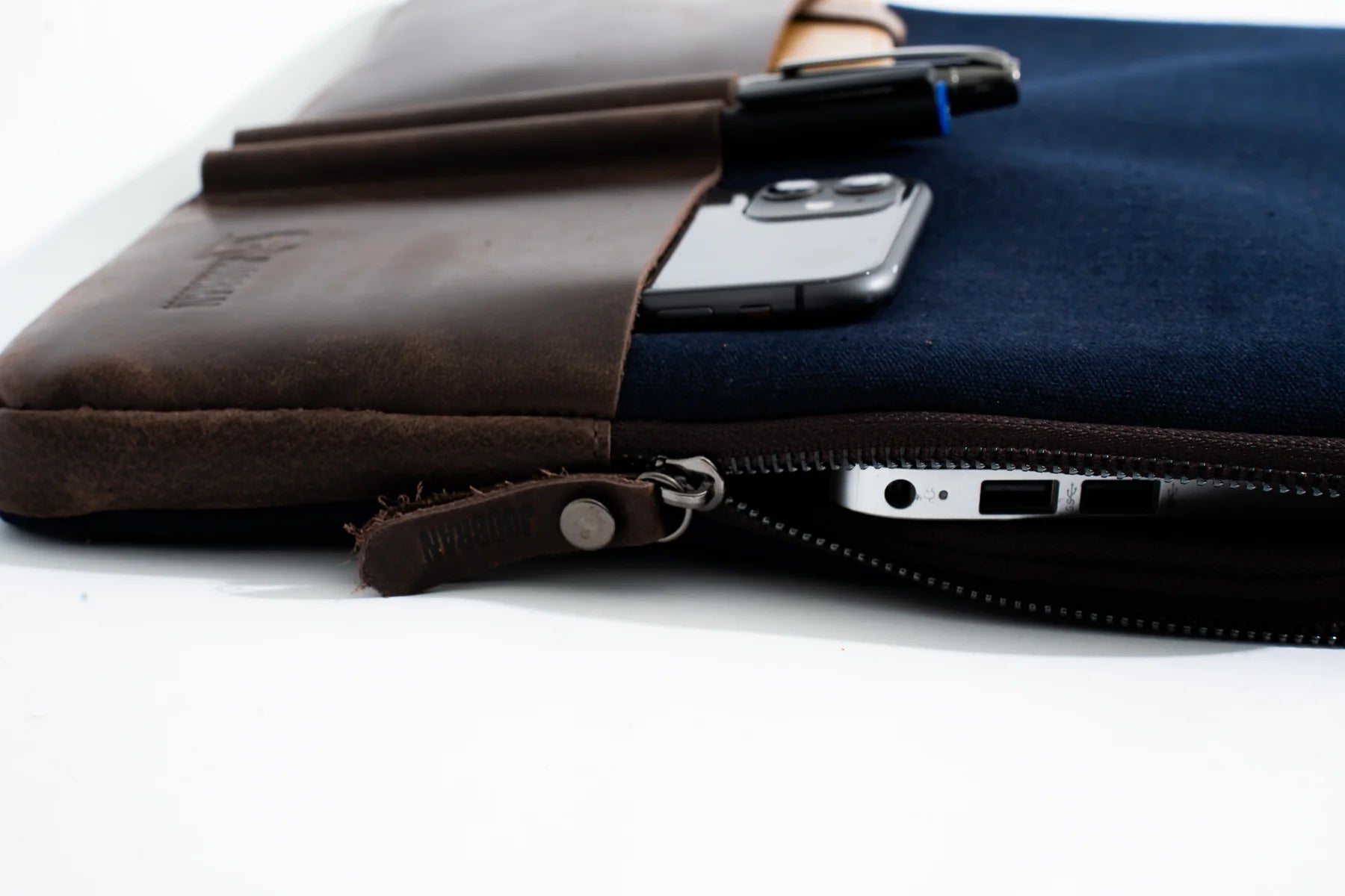 JOOBRAN LAPTOP SLEEVE - NAVY BLUE