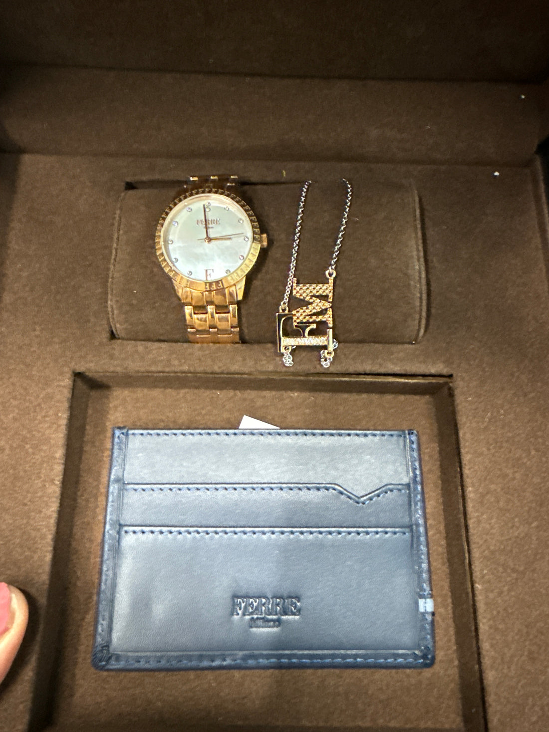 Ferre Milano ladies watch/bracelet/wallet set gold