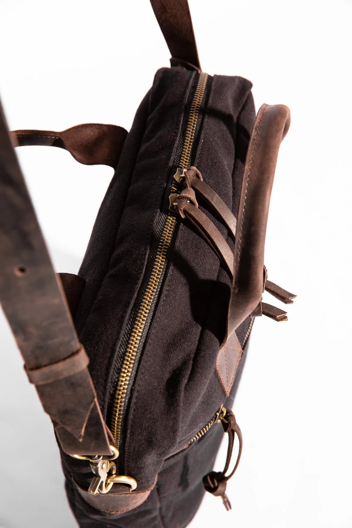 JOOBRAN OLA MESSENGER BAG - BLACK