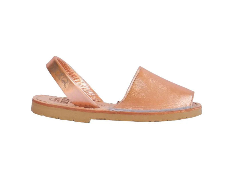 girls classic avarca in rose gold metallic