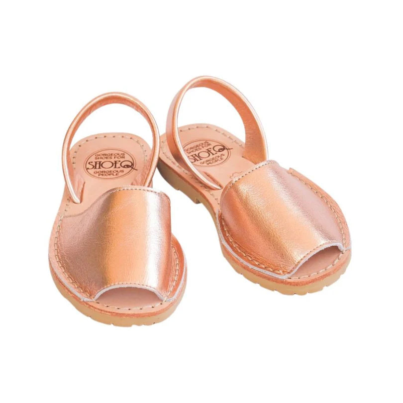 girls classic avarca in rose gold metallic
